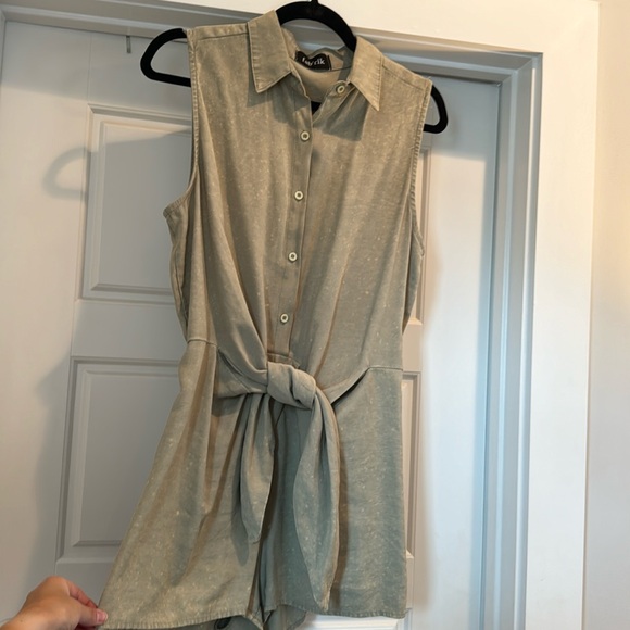 Never Worn! Fabrik Sage Green Romper with front tie. Size M - Picture 2 of 5